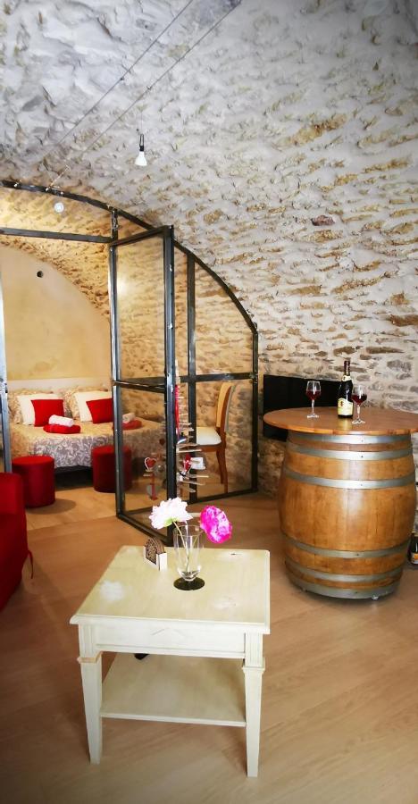 Chambre de charme avec plein d authenticité du 13 ème siècle. 40m² Châteauneuf-du-Pape Exterior foto