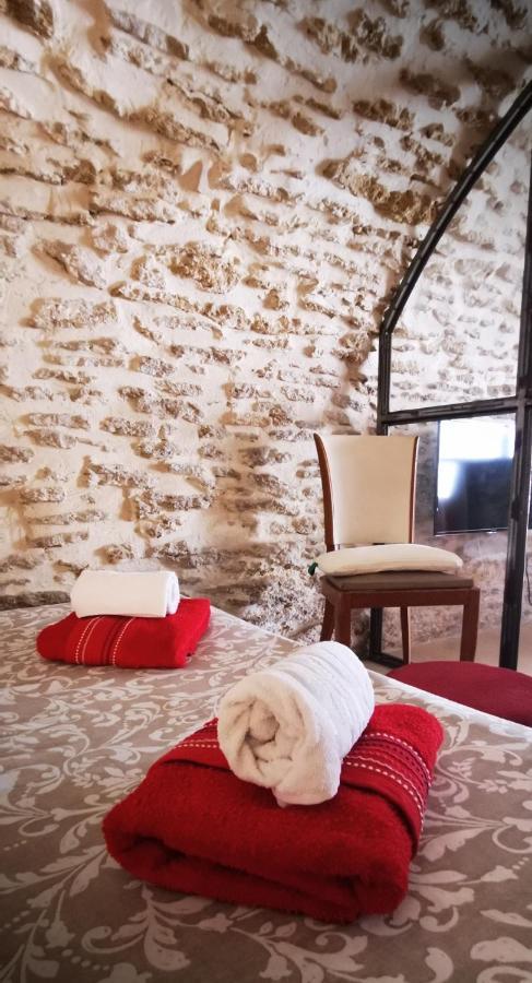 Chambre de charme avec plein d authenticité du 13 ème siècle. 40m² Châteauneuf-du-Pape Exterior foto
